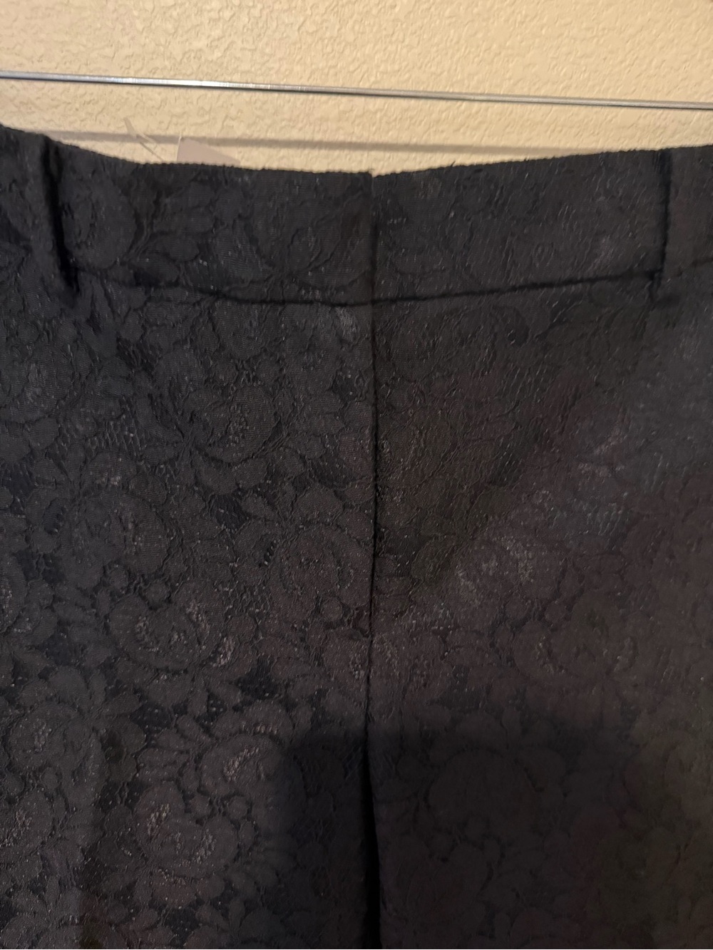 NWT Ann Taylor The Ankle Pant Black Embossed Floral Size 8 Work Office Career - Picture 3 of 8